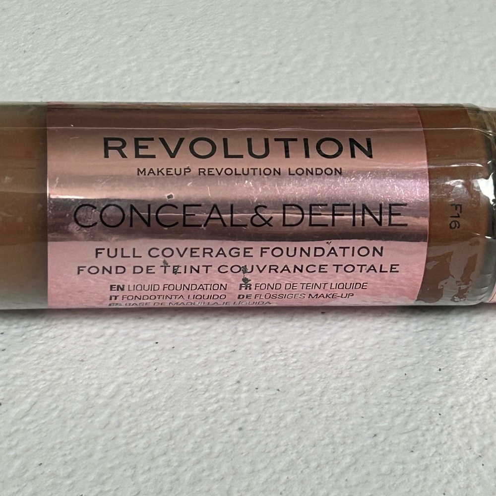 REVOLUTION Conceal & Define Full Coverage Foundation F16 NIP - Picture 2 of 4